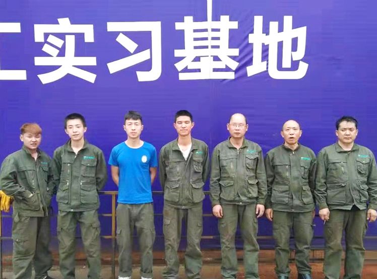 凯奇学校 焊工培训毕业照